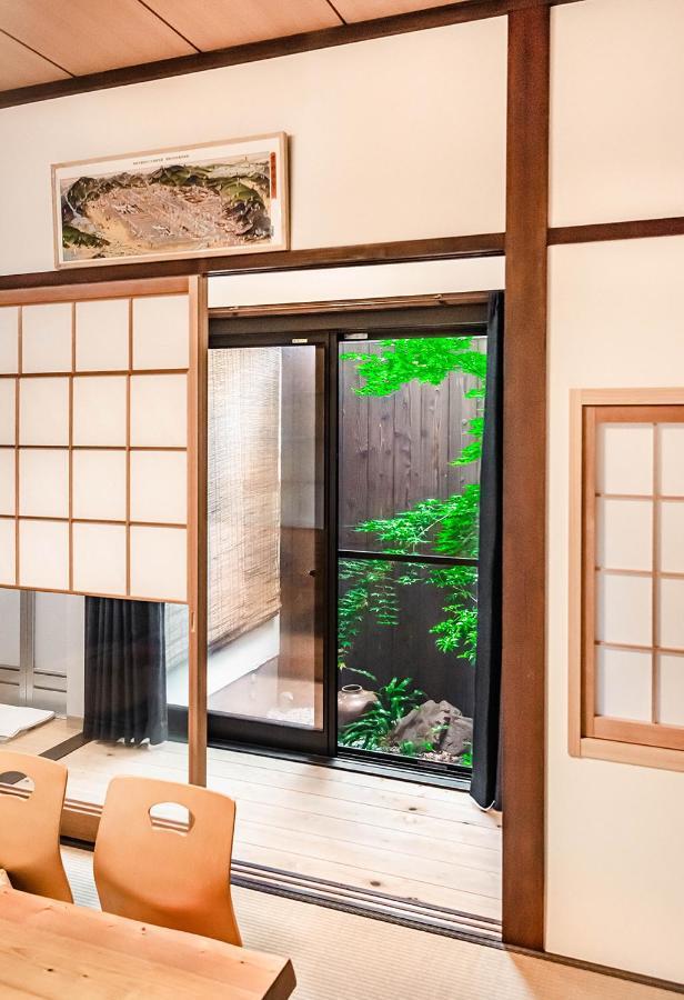 桜の宿赤金three Two Toilets Kyōto