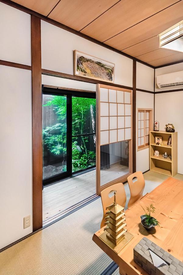 桜の宿赤金three Two Toilets * Kyōto
