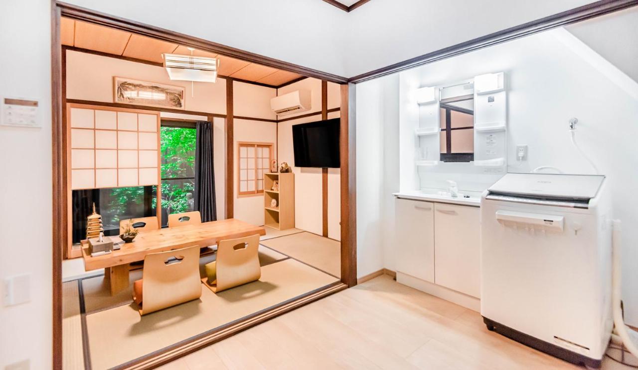桜の宿赤金three Two Toilets * Kyōto