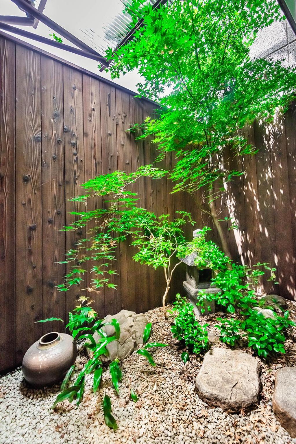 桜の宿赤金three Two Toilets เกียวโต